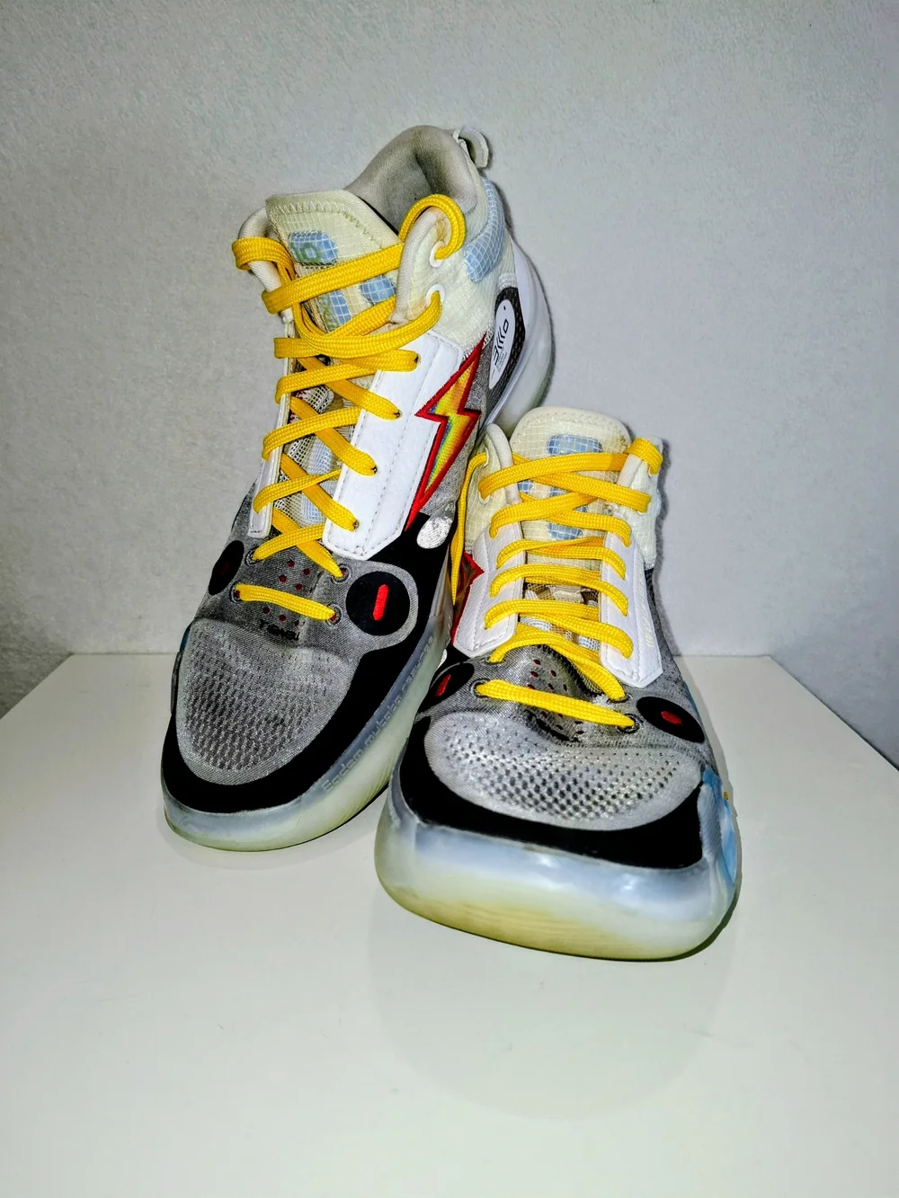 Li - Ning Wade Dwyane Limited Edition Sneakers  with Yellow Laces